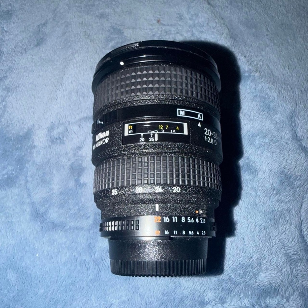 Nikon AF 20-35mm f/2.8 D lens